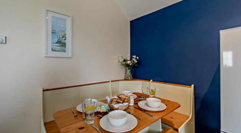 Photo of 2 Bed in Red Roses