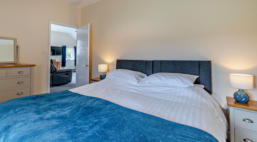Photo of 2 Bed in Red Roses