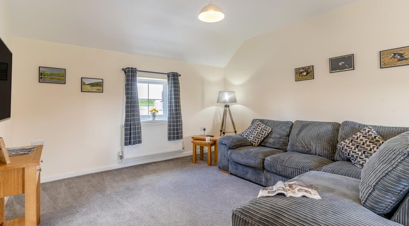 Photo of 2 Bed in Red Roses