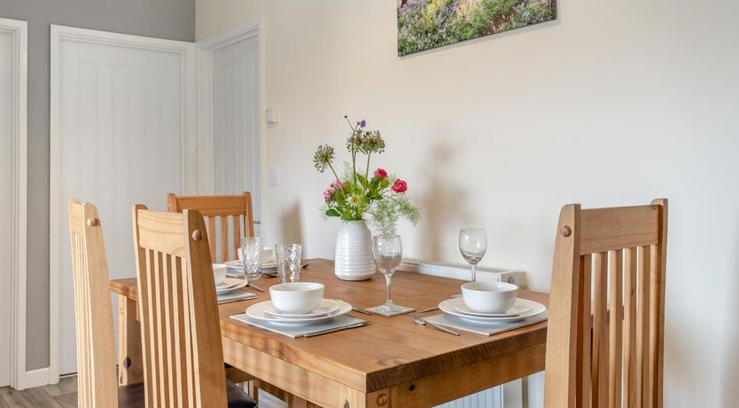Photo of 2 Bed in Red Roses