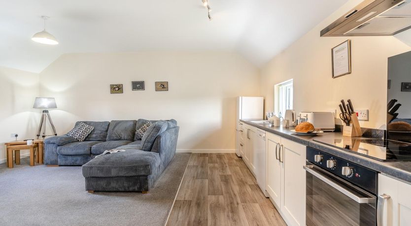 Photo of 2 Bed in Red Roses