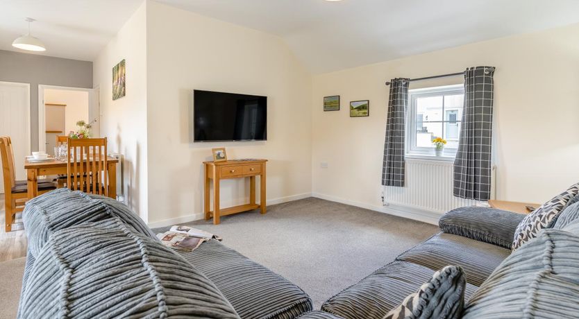 Photo of 2 Bed in Red Roses