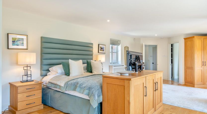 Photo of 7 Bed in Henley-on-Thames