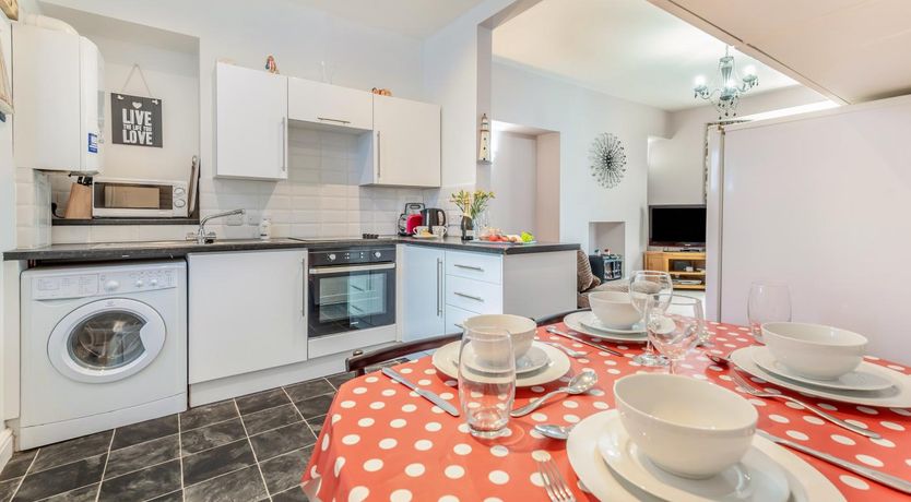 Photo of 2 Bed in Tenby