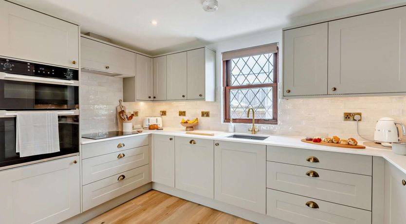 Photo of 3 Bed in West Down