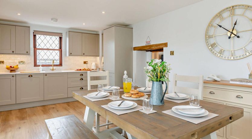 Photo of 3 Bed in West Down