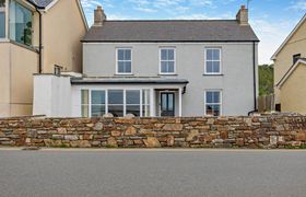 Photo of 4-bed-in-amroth-1