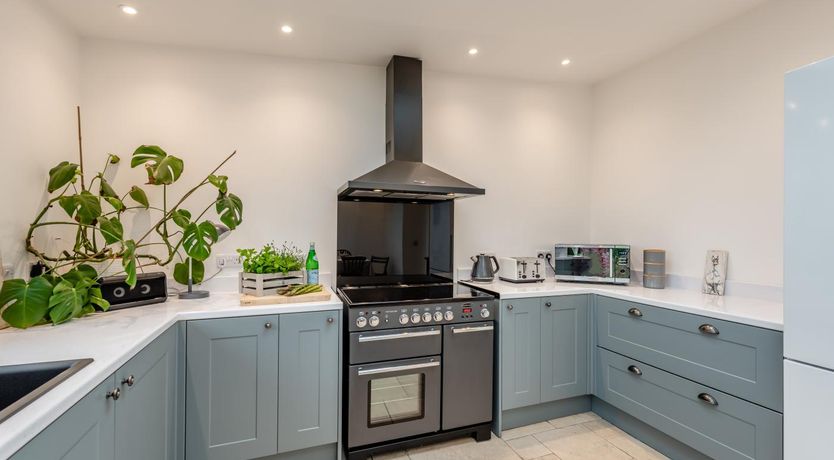 Photo of 4 Bed in Abbotsham