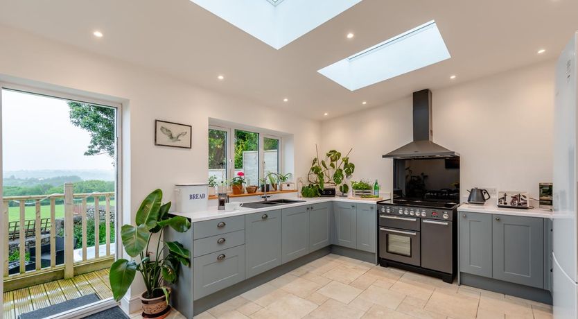 Photo of 4 Bed in Abbotsham