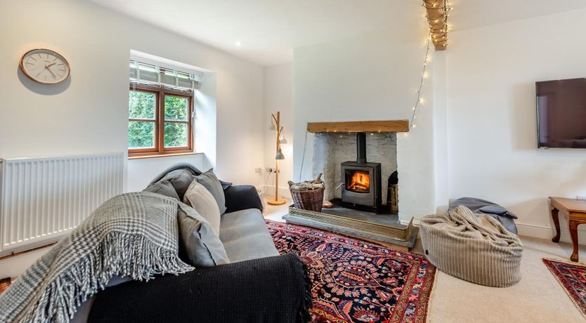 Photo of 4 Bed in Abbotsham