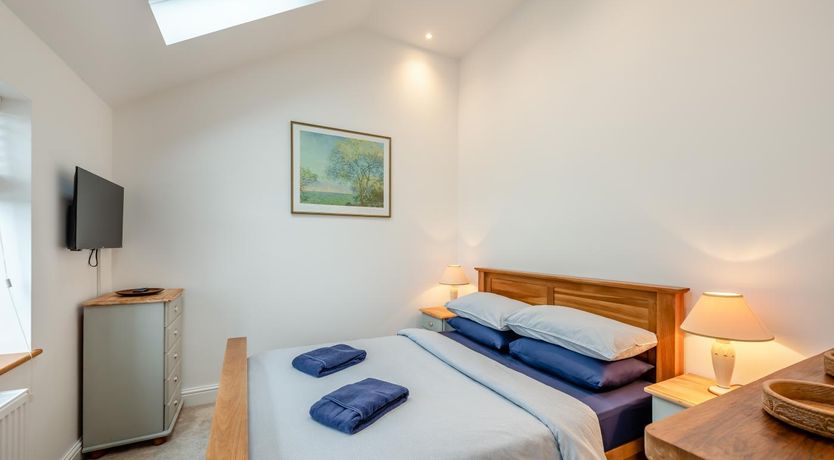Photo of 4 Bed in Abbotsham