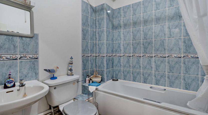 Photo of 1 Bed in Tenby