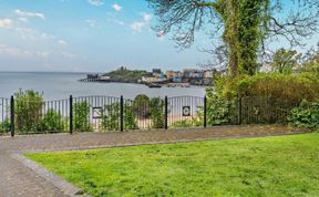 Photo of 1 Bed in Tenby