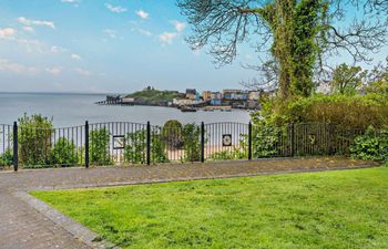 1 Bed in Tenby Holiday Home