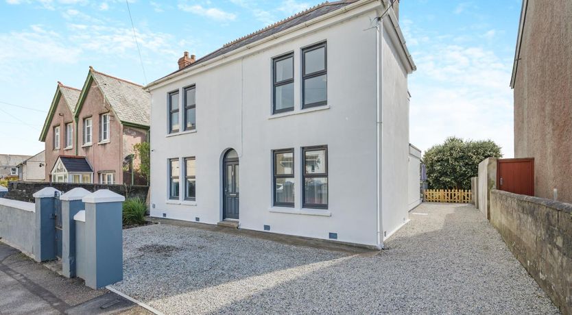 Photo of 4 Bed in St. Austell