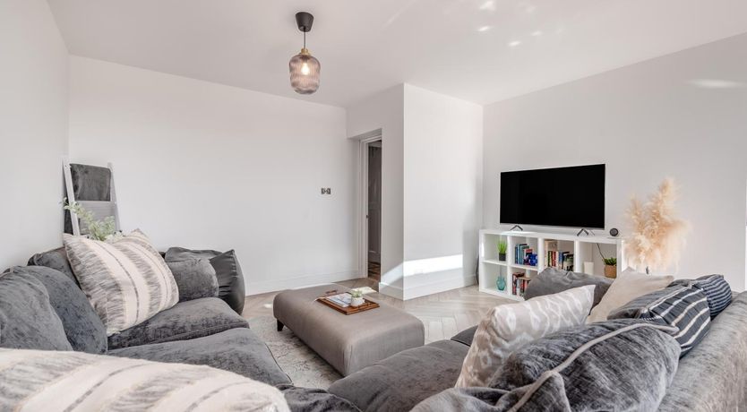 Photo of 4 Bed in St. Austell