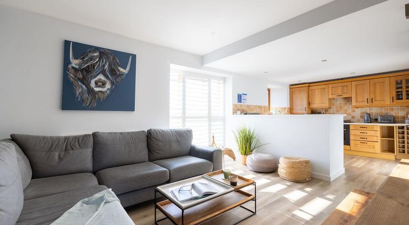 Photo of 3 Bed in Mawgan Porth