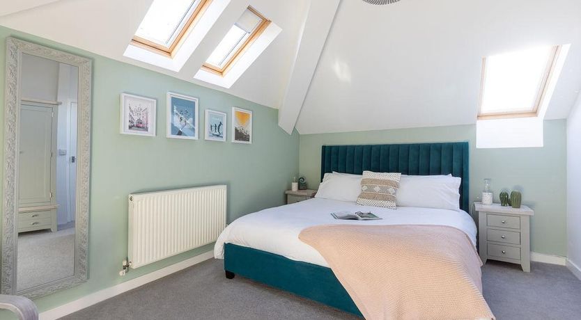 Photo of 3 Bed in Mawgan Porth