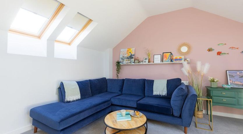 Photo of 3 Bed in Mawgan Porth