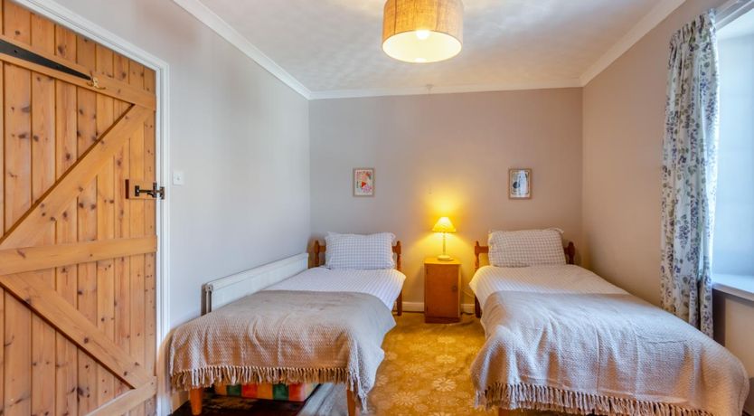 Photo of 2 Bed in Tenby