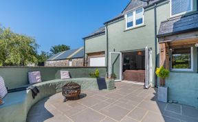 Photo of 5 Bed in Wolfscastle