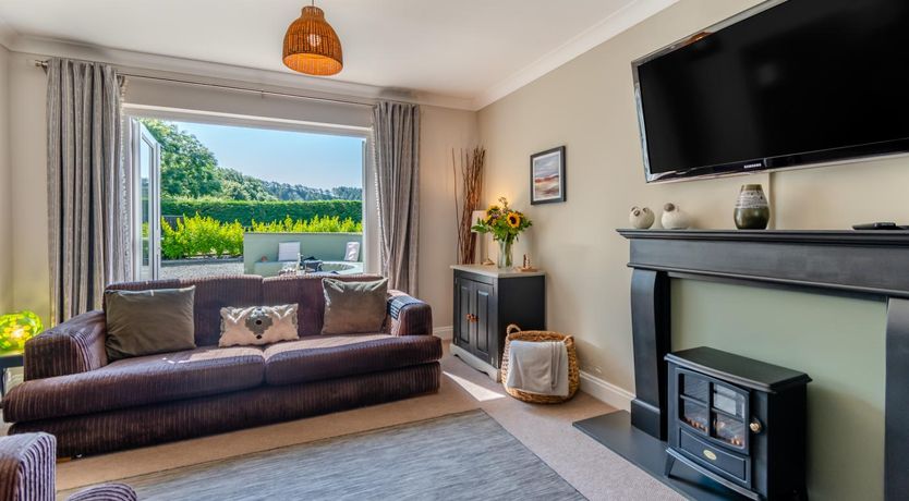 Photo of 5 Bed in Wolfscastle