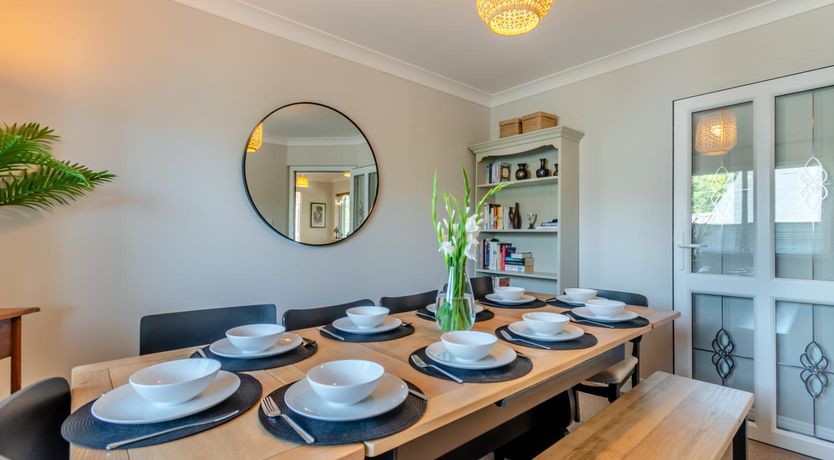 Photo of 5 Bed in Wolfscastle