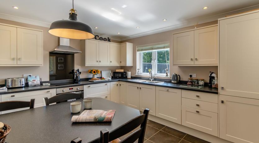 Photo of 5 Bed in Wolfscastle