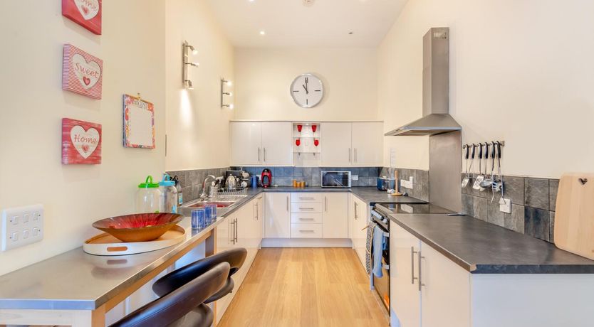 Photo of 3 Bed in Torquay