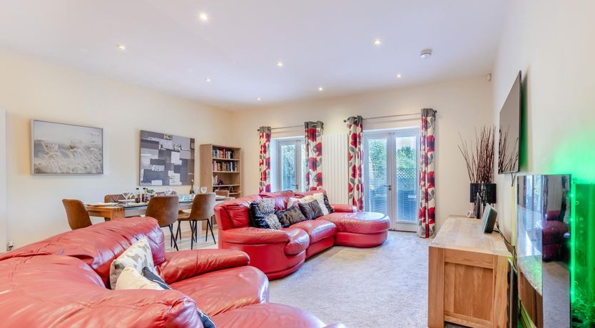 Photo of 3 Bed in Torquay