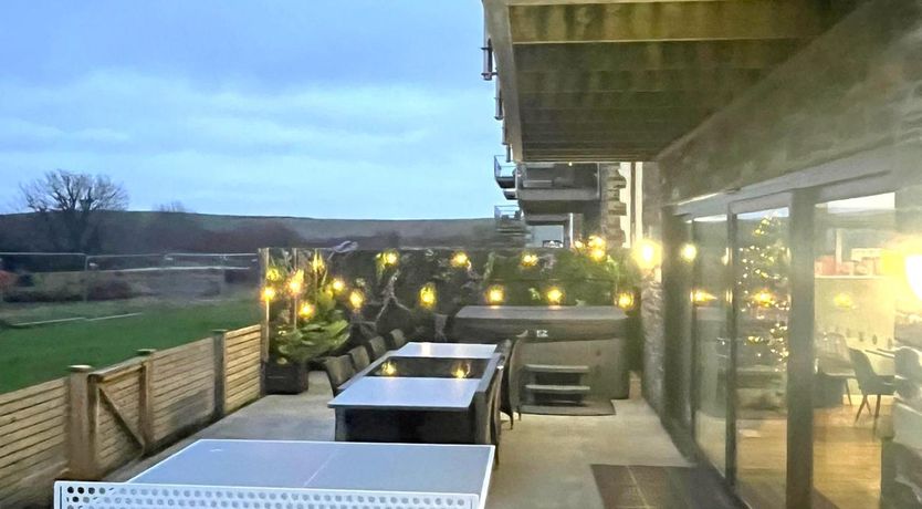 Photo of 6 Bed in Winnards Perch