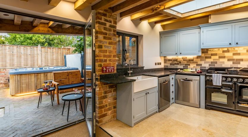Photo of 5 Bed in Frampton On Severn