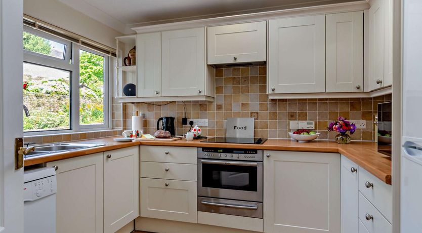 Photo of 2 Bed in Ruan High Lanes