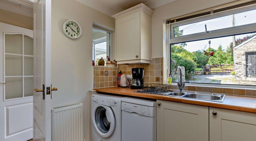 Photo of 2 Bed in Ruan High Lanes