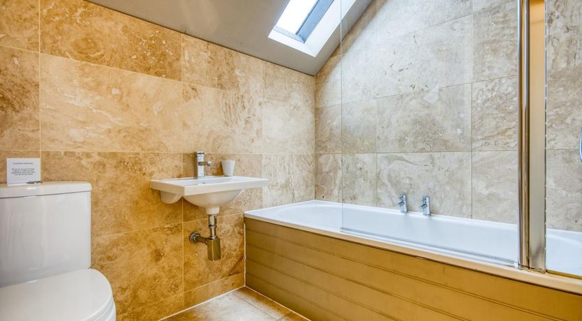 Photo of 3 Bed in Hope Valley