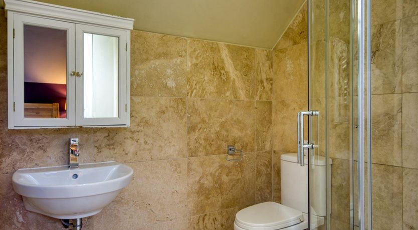 Photo of 3 Bed in Hope Valley