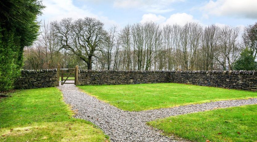 Photo of 3 Bed in Hope Valley