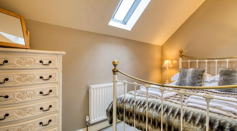 Photo of 3 Bed in Hope Valley
