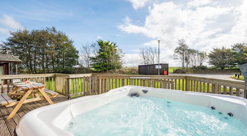 Photo of 3 Bed in St. Merryn