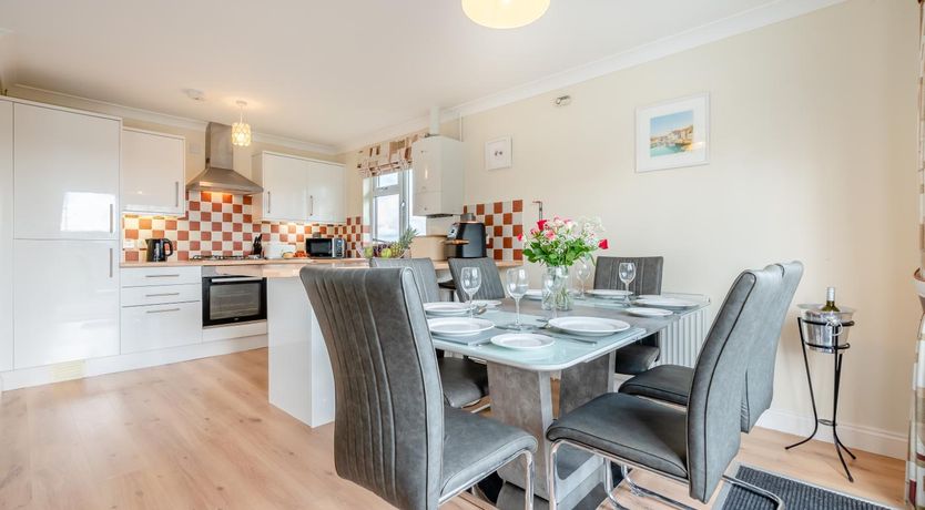 Photo of 3 Bed in St. Merryn