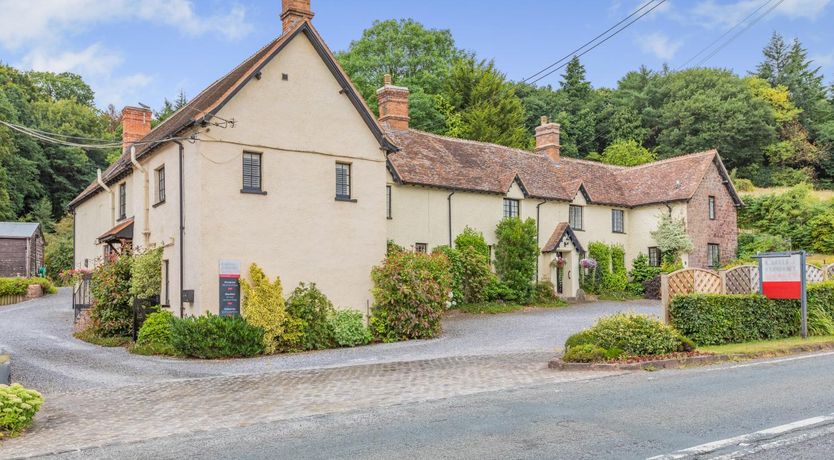 Photo of 9 Bed in Nether Stowey