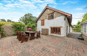 Photo of 4-bed-in-colyton-1