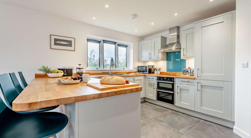 Photo of 3 Bed in St. Merryn