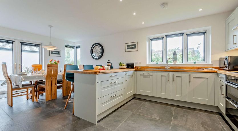 Photo of 3 Bed in St. Merryn