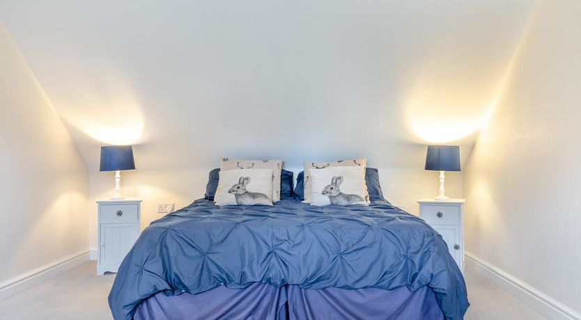 Photo of 4 Bed in Holmesfield