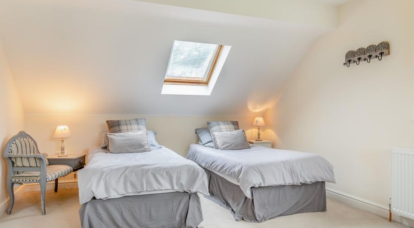 Photo of 4 Bed in Holmesfield