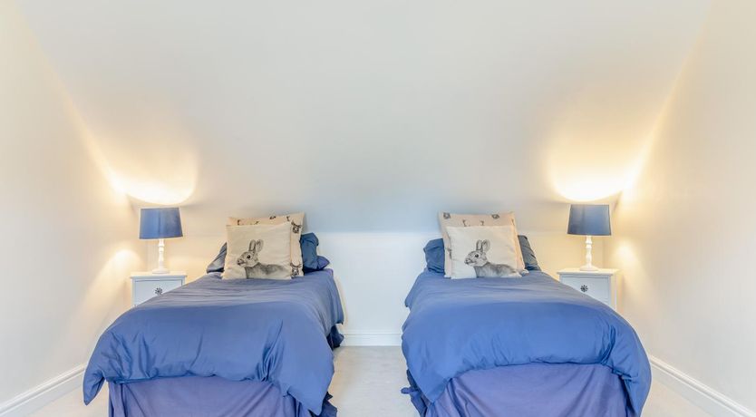 Photo of 4 Bed in Holmesfield