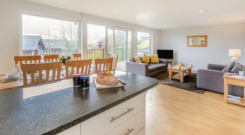 Photo of 4 Bed in Winnards Perch
