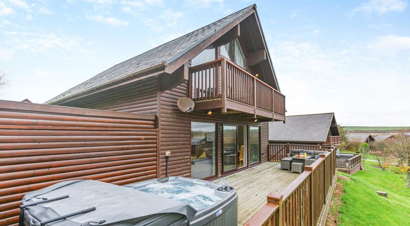 Photo of 4 Bed in Winnards Perch