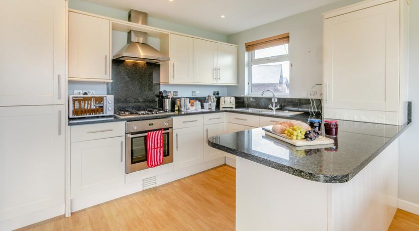 Photo of 4 Bed in Winnards Perch